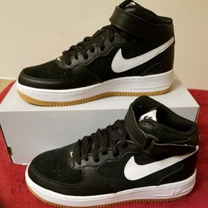 Nike Air Force 1 Mid (Black)